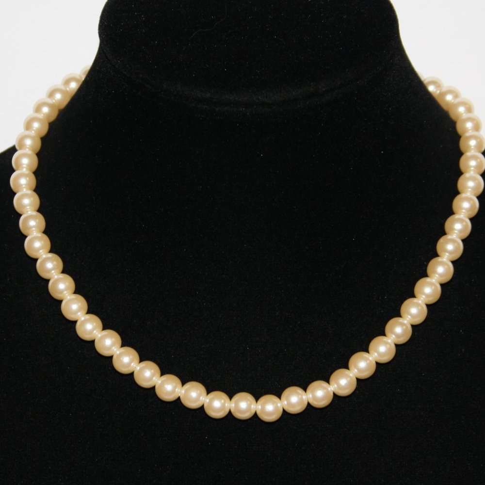 🤍 Vintage Cream Pearl Necklace · 17" · Timeless Faux Pearl Glow ✨